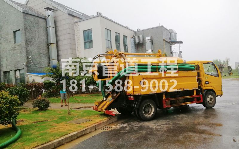 246沿江小区化粪池清理